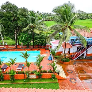 Resort Fields ****